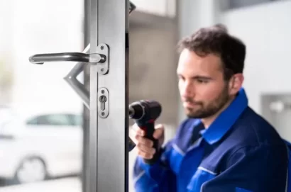 locksmithing man repairing